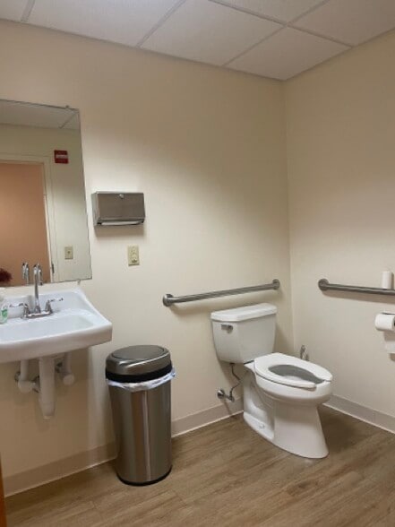 More Photos Of 285 Governor St, Providence Medical For Lease