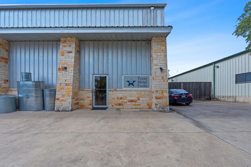 More Photos Of 16299 Fitzhugh Rd, Dripping Springs Warehouse For Sale