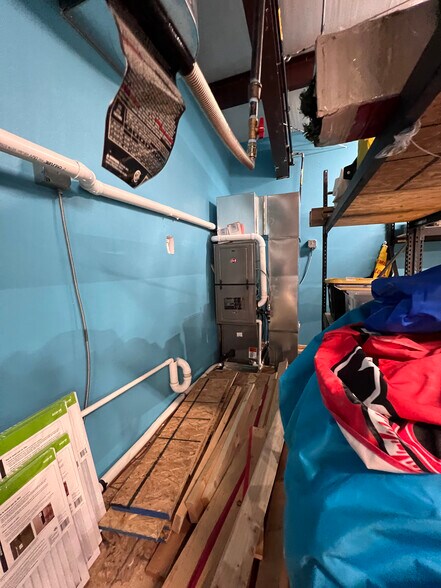 More Photos Of 27 Lighthouse Marina Rd, Sunrise Beach General Retail For Sale