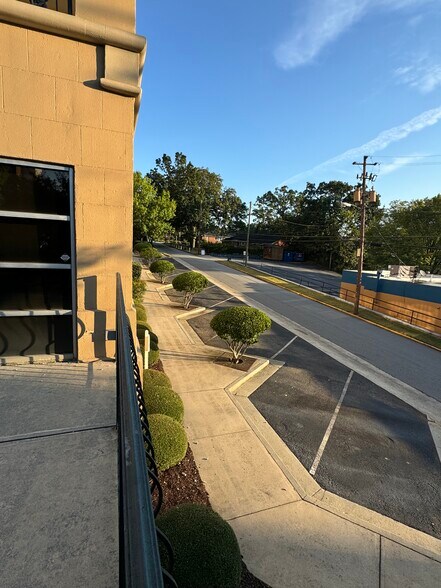More Photos Of 494 Baxter St, Athens Office For Lease