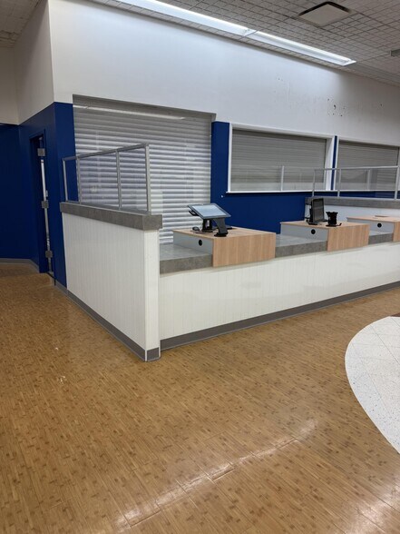 More Photos Of 811 E State St, Sharon Drugstore For Sale