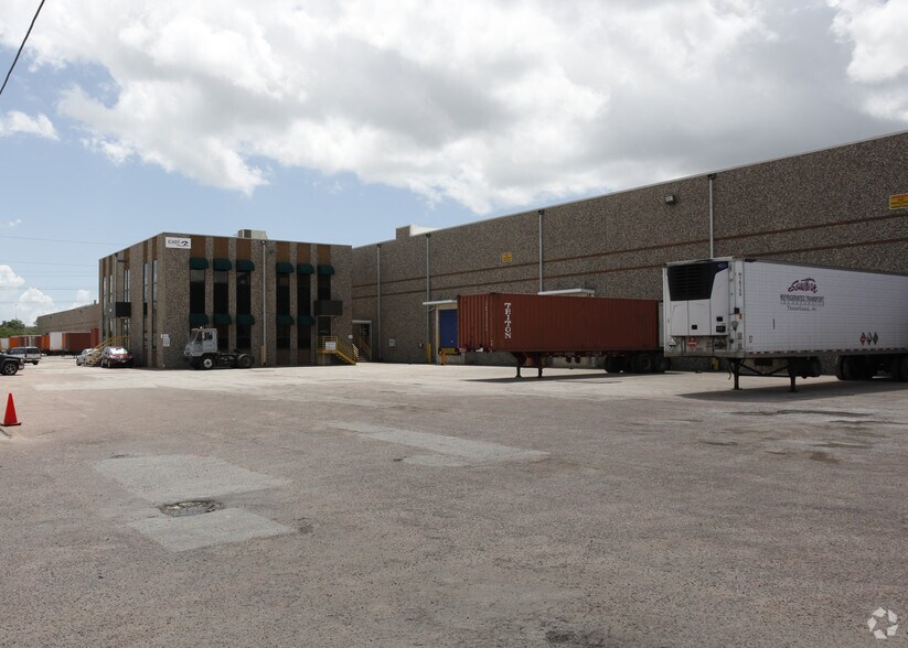 More Photos Of 11931 Highway 225, La Porte Unknown For Lease