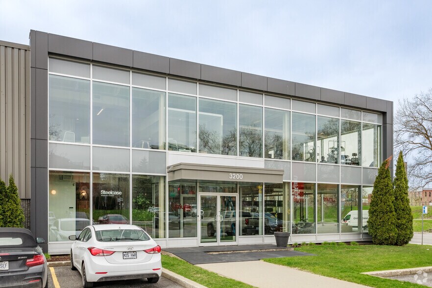 Primary Photo Of 3200 St Saint-Patrick, Montréal Showroom For Lease