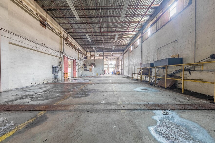 More Photos Of 1190 Huntington Rd, Huntington Manufacturing For Lease