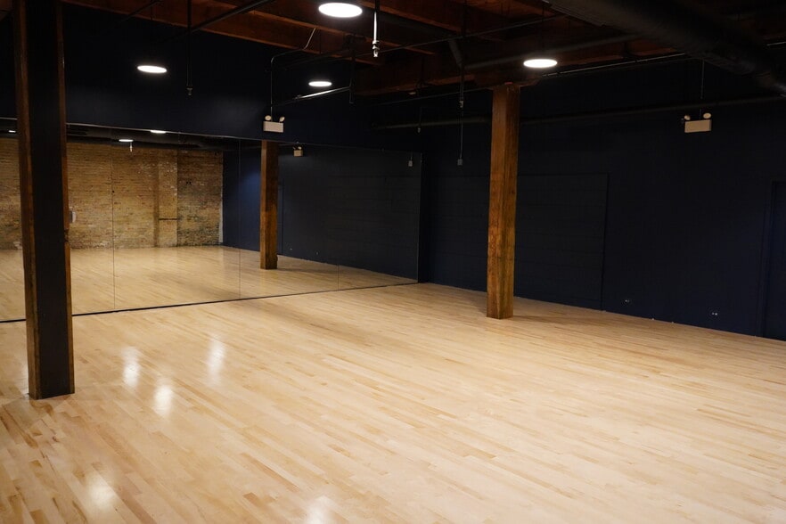 More Photos Of 4700 N Ravenswood Ave, Chicago Warehouse For Lease