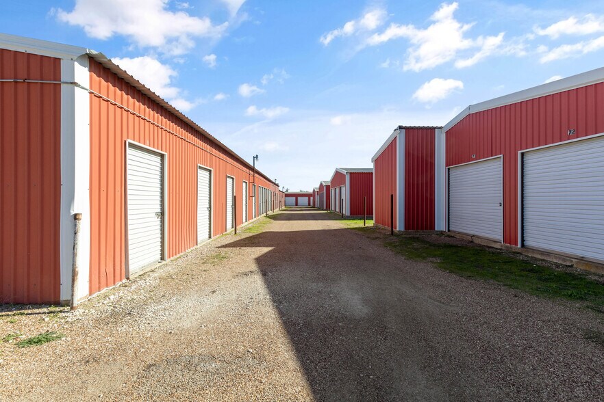 More Photos Of 8813 State 171 Hwy, Godley Self Storage For Sale
