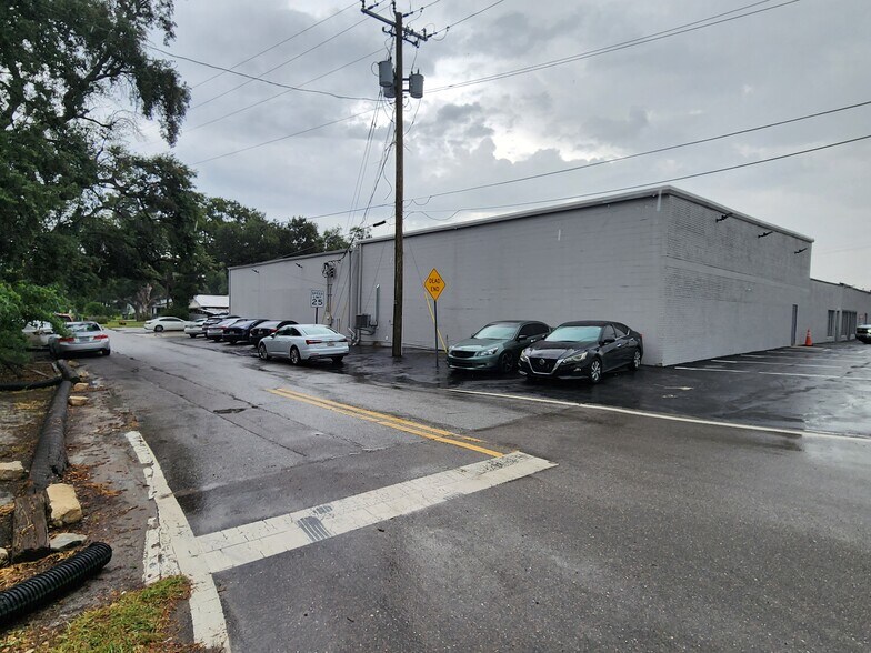 More Photos Of 4504 E Hillsborough Ave, Tampa Showroom For Sale