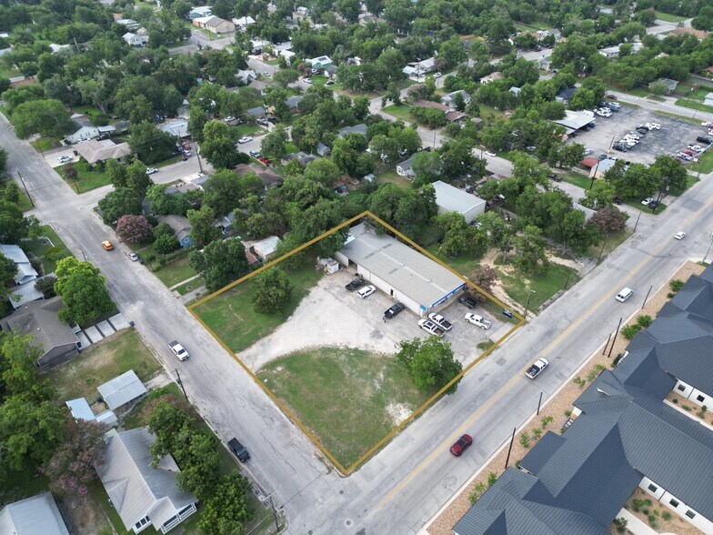 More Photos Of 1413 W San Antonio St, New Braunfels Freestanding For Sale