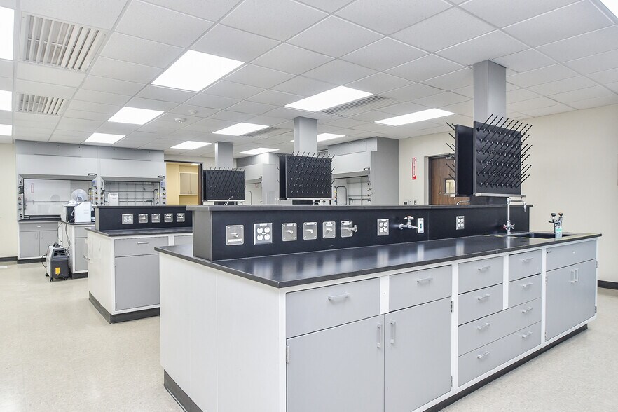 More Photos Of 15366 Park Row, Houston Office For Sale