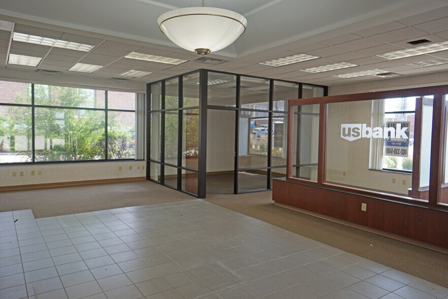 More Photos Of 200 N 6th St, Beatrice Bank For Sale