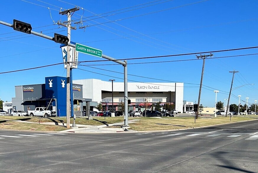 More Photos Of 1010 Garth Brooks Blvd, Yukon Storefront Retail Office For Lease