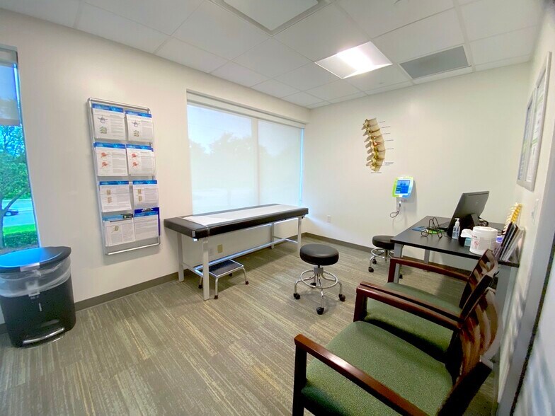 More Photos Of 1105-1129 Saxon Blvd, Orange City Office For Sale