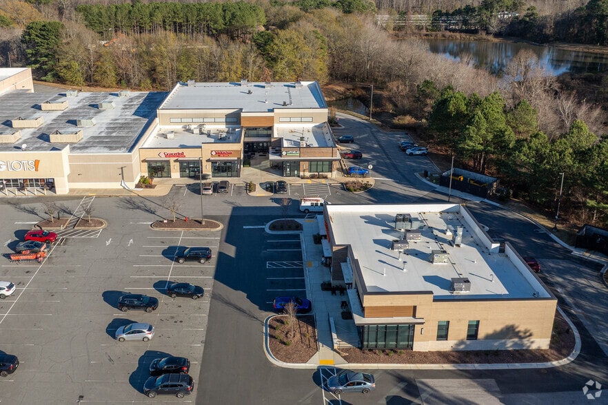More Photos Of 620 Lakestone Commons Ave, Fuquay-Varina Storefront For Lease