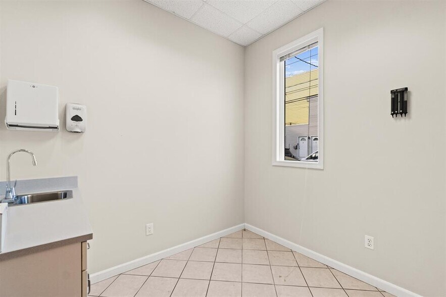 More Photos Of 391 Kennedy Blvd, Bayonne Medical For Sale