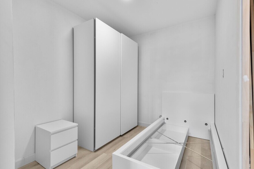 More Photos Of 4568 Rue Boyer, Montréal Apartments For Sale