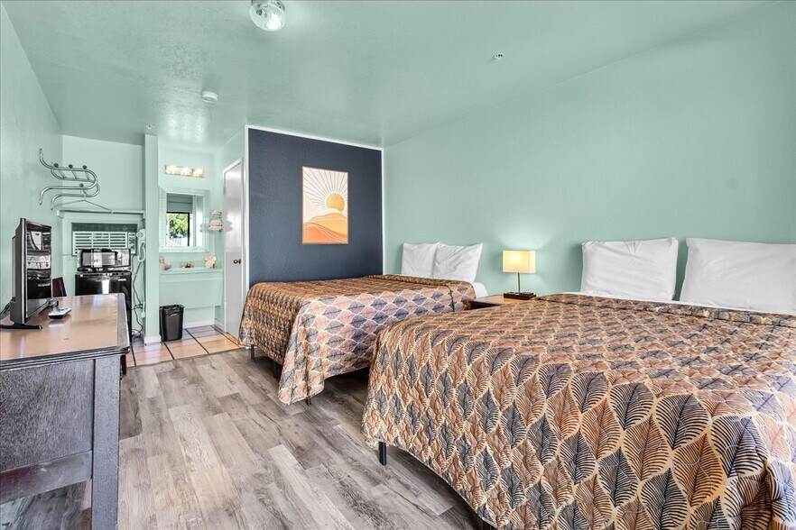 More Photos Of 1013 Front St, Soledad Hotel For Sale