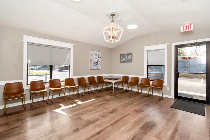 More Photos Of 1962 Spring Hill Ave, Mobile Office For Sale