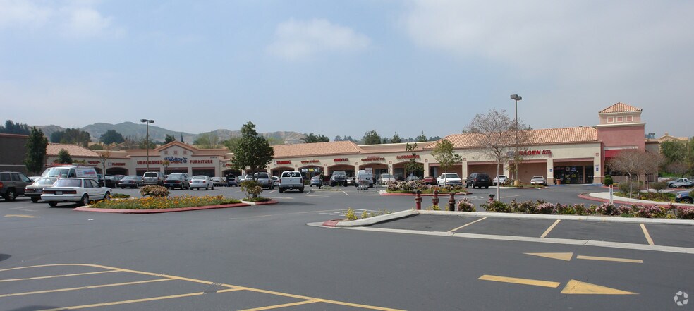 More Photos Of 26850-26870 Sierra Hwy, Santa Clarita Unknown For Lease