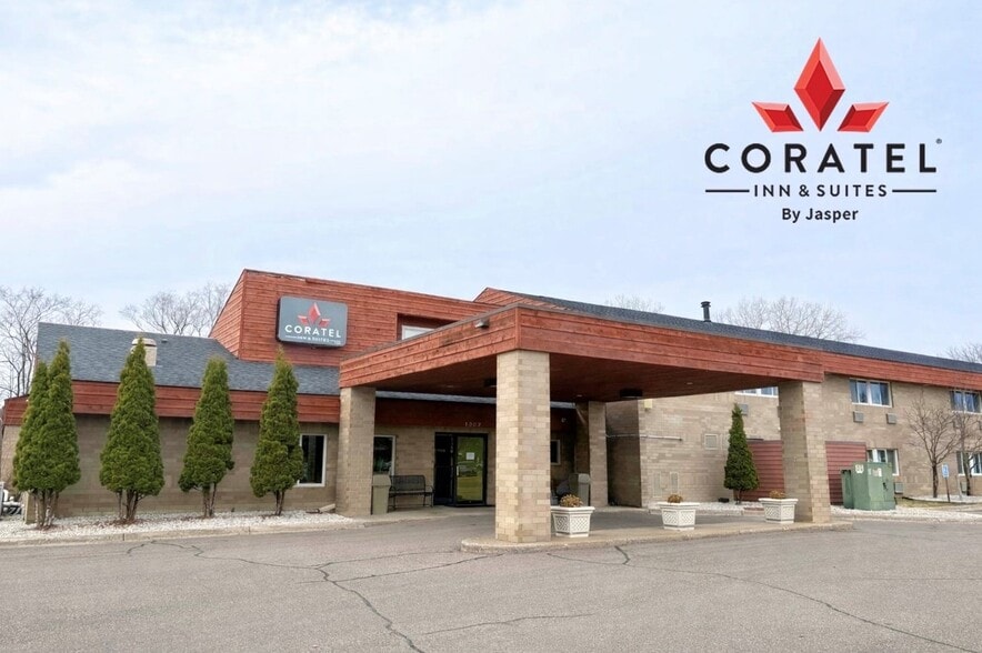 Primary Photo Of 1207 Saint Croix St, River Falls Hotel For Sale