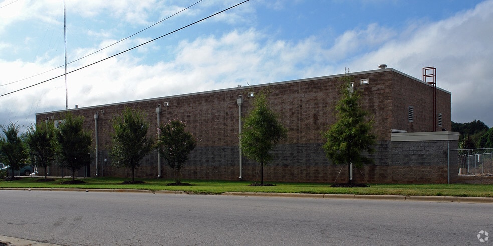 More Photos Of 655 Maywood Ave, Raleigh Service For Lease