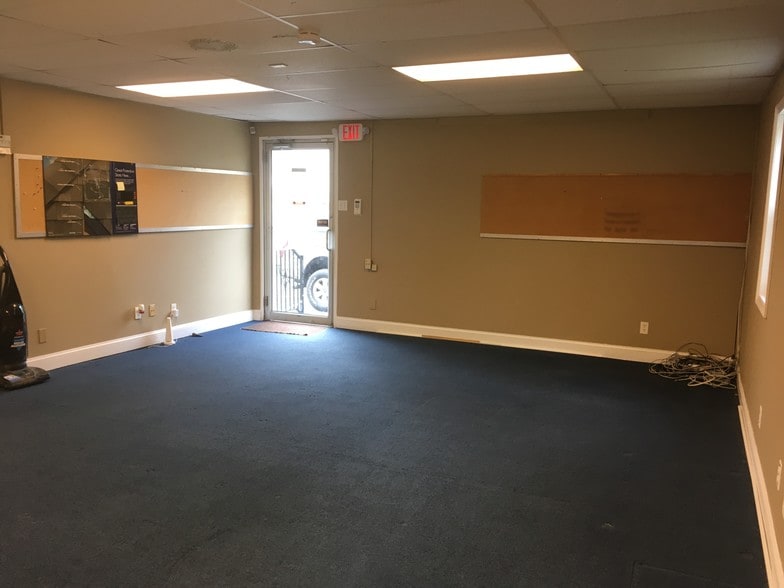 More Photos Of 402 Valentine St, Hackettstown Warehouse For Lease