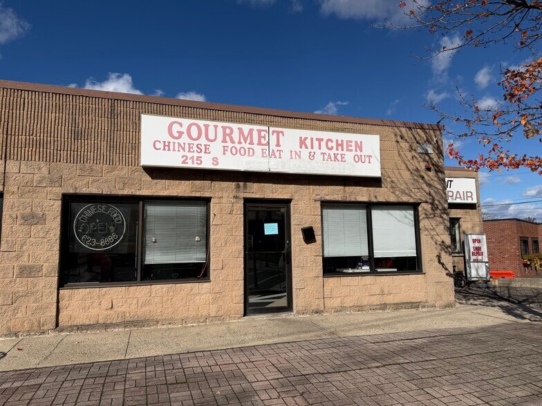 Primary Photo Of 215 Main st, Nanuet General Retail For Lease