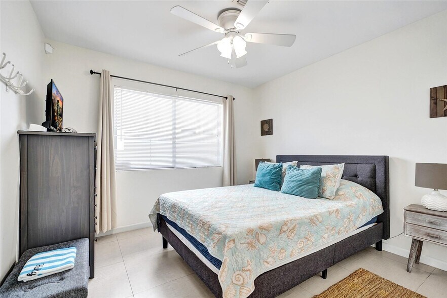 More Photos Of 322 Oklahoma St, Hollywood Multifamily For Sale