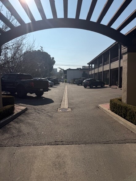 More Photos Of 1031 15th St, Modesto Office For Lease