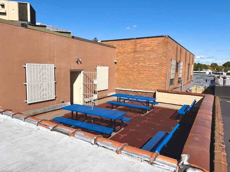 More Photos Of 3359 55th St, Woodside Warehouse For Lease