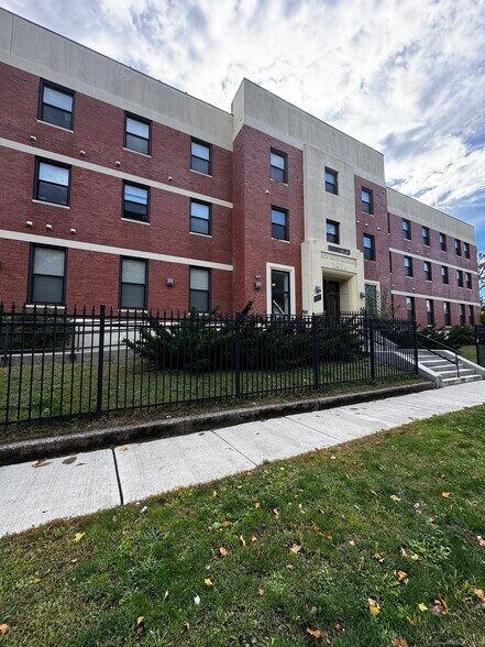Primary Photo Of 1435 State St, New Haven Apartments For Sale