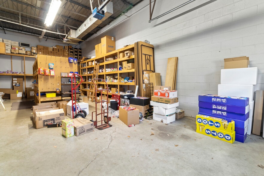 More Photos Of 8004-8008 Castleway Dr, Indianapolis Flex For Sale