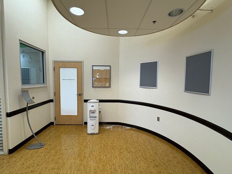 More Photos Of 1000 N Williams St, Paulding Drugstore For Sale