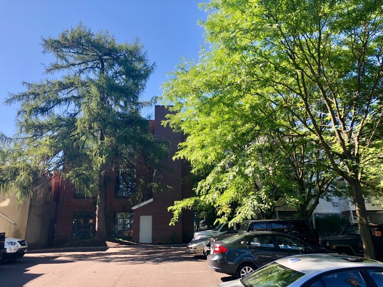 More Photos Of 52-54 E Oakland Ave, Doylestown Loft Creative Space For Lease