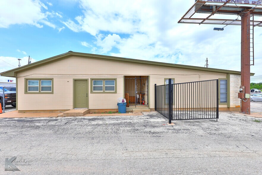 More Photos Of 2257 Industrial Blvd, Abilene Office For Sale