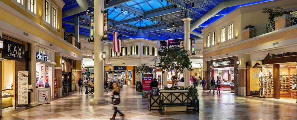 More Photos Of 2000 N Neil St, Champaign Unknown For Lease