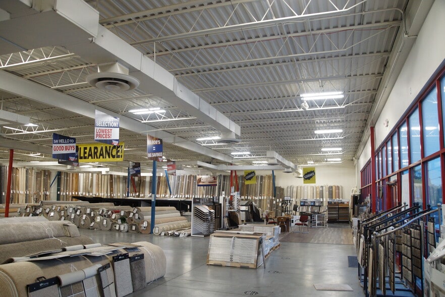 More Photos Of 6960 Colerain Ave, Cincinnati Freestanding For Sale