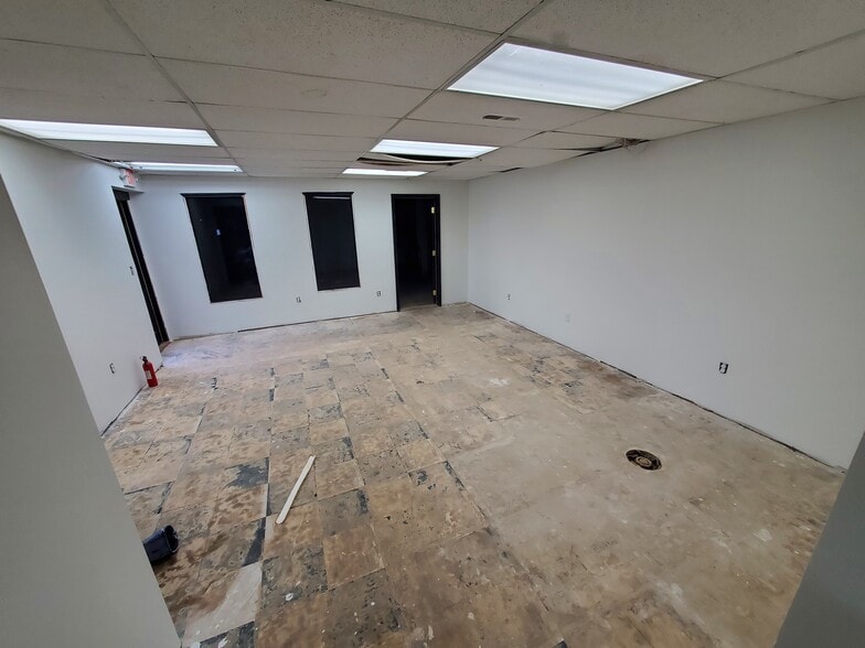 More Photos Of 9380 Watson Industrial Park, Crestwood Warehouse For Lease