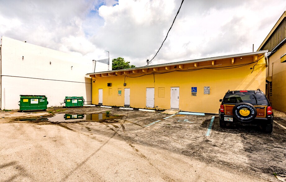 More Photos Of 1870 NE 163rd St, Miami Storefront Retail Office For Lease