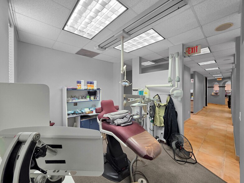 More Photos Of 6429 Fairmont Pky, Pasadena Office For Sale