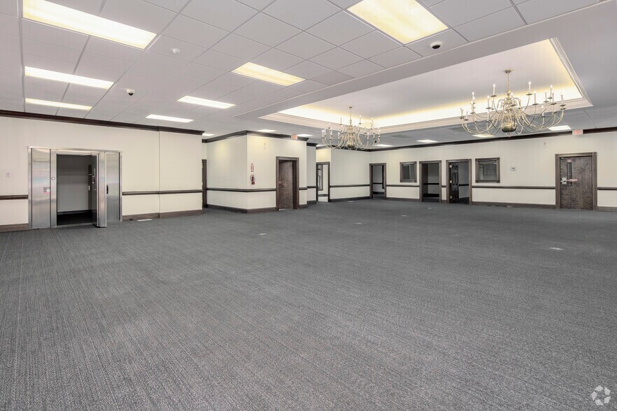 More Photos Of 1701 Financial Loop, Woodbridge Bank For Lease