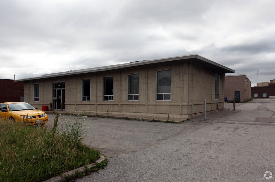 More Photos Of 15 Meteor Dr, Toronto Manufacturing For Sale