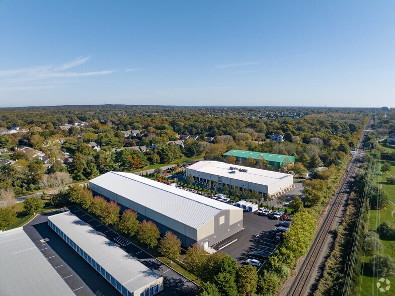 More Photos Of 8 Leecon Ct, Southampton Warehouse For Lease