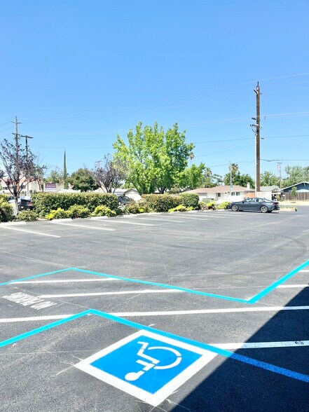 More Photos Of 408 Sunrise Ave, Roseville Storefront Retail Office For Sale