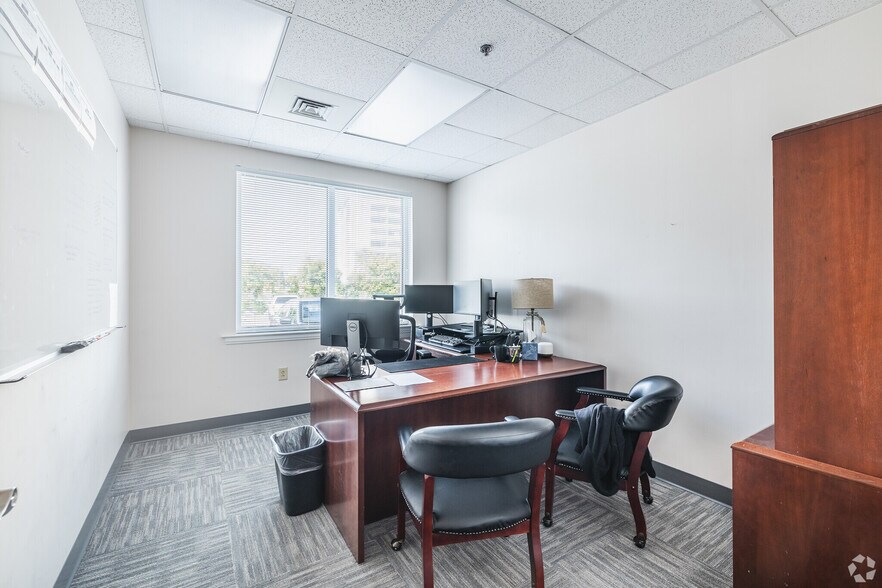 More Photos Of 5935 Rivers Ave, North Charleston Showroom For Lease