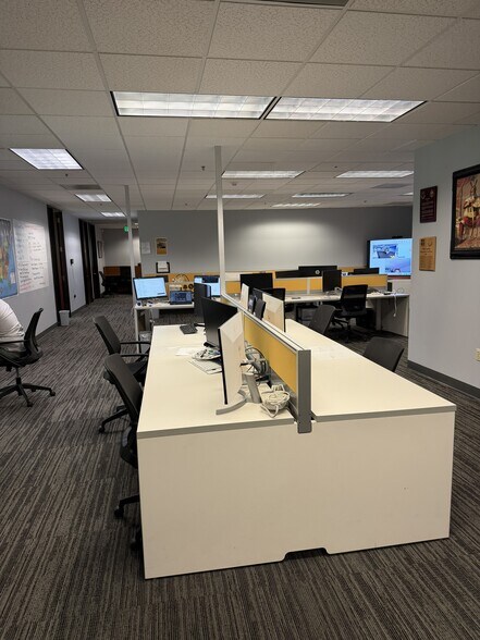 More Photos Of 2151 River Plaza Dr, Sacramento Office For Lease