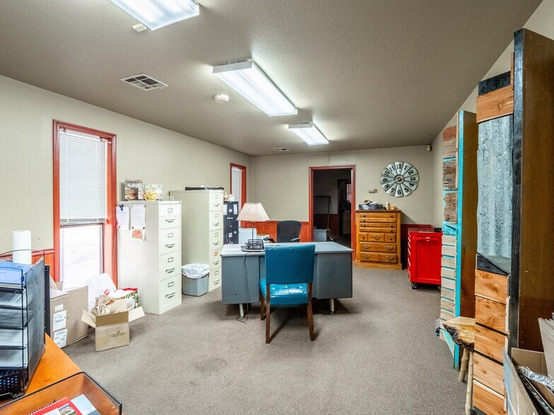 1305 Washington Ave, Krebs, OK 74554 Flex For Sale