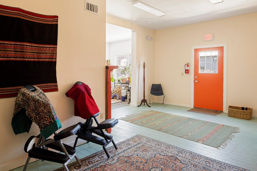 More Photos Of 78 Green St, Hudson Freestanding For Sale