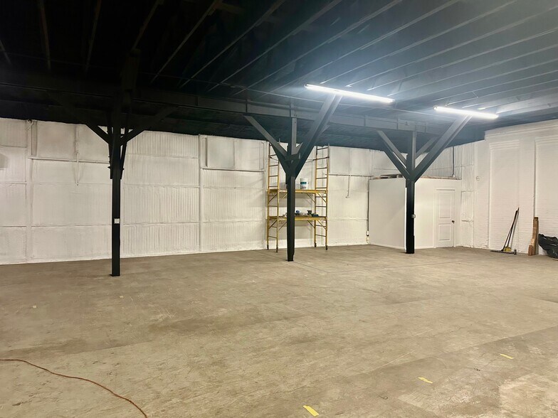 More Photos Of 200-232 W New Braunfels St, Seguin Warehouse For Lease