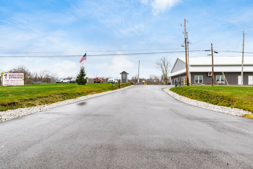 More Photos Of 8713 Worthington Rd, Alexandria Flex For Lease