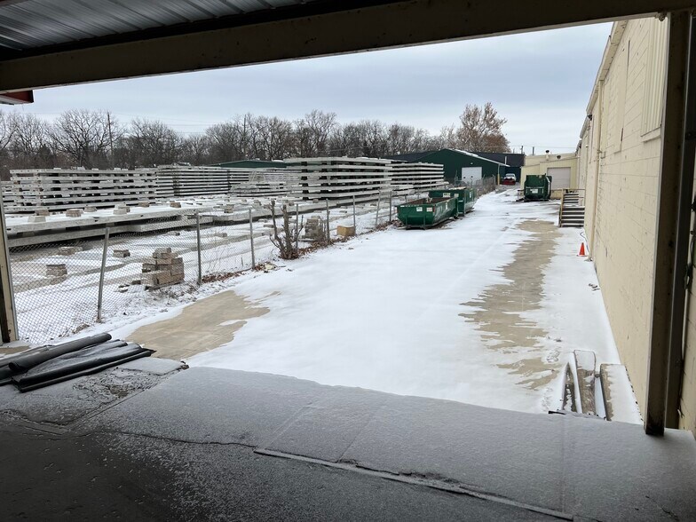 More Photos Of 740 Prairie St, Aurora Manufacturing For Lease